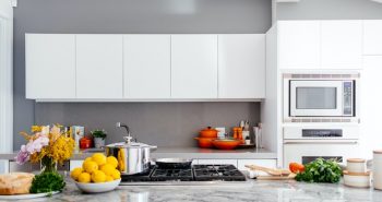 Glass Splashback - Osborn Glass Glass splashback in a modern kitchen